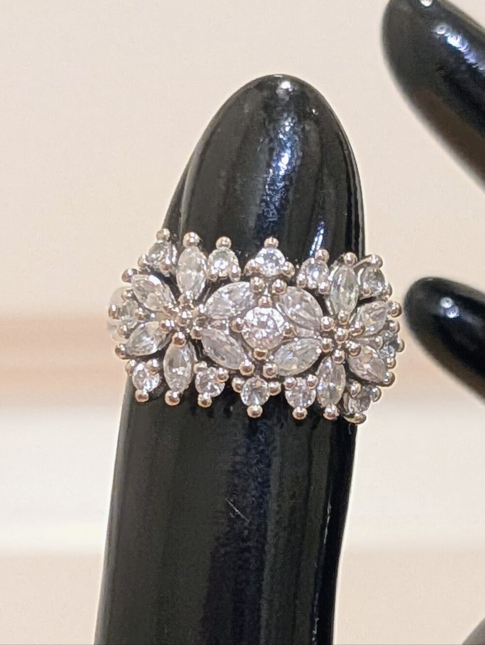 GUC 90s Avon 6 Vintage Marquise and Round Cut CZ Floral Layout Cocktail Ring